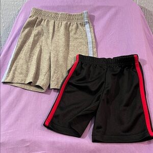5 for $10 💜 Boys Shorts Set Size 24 Months/2T
